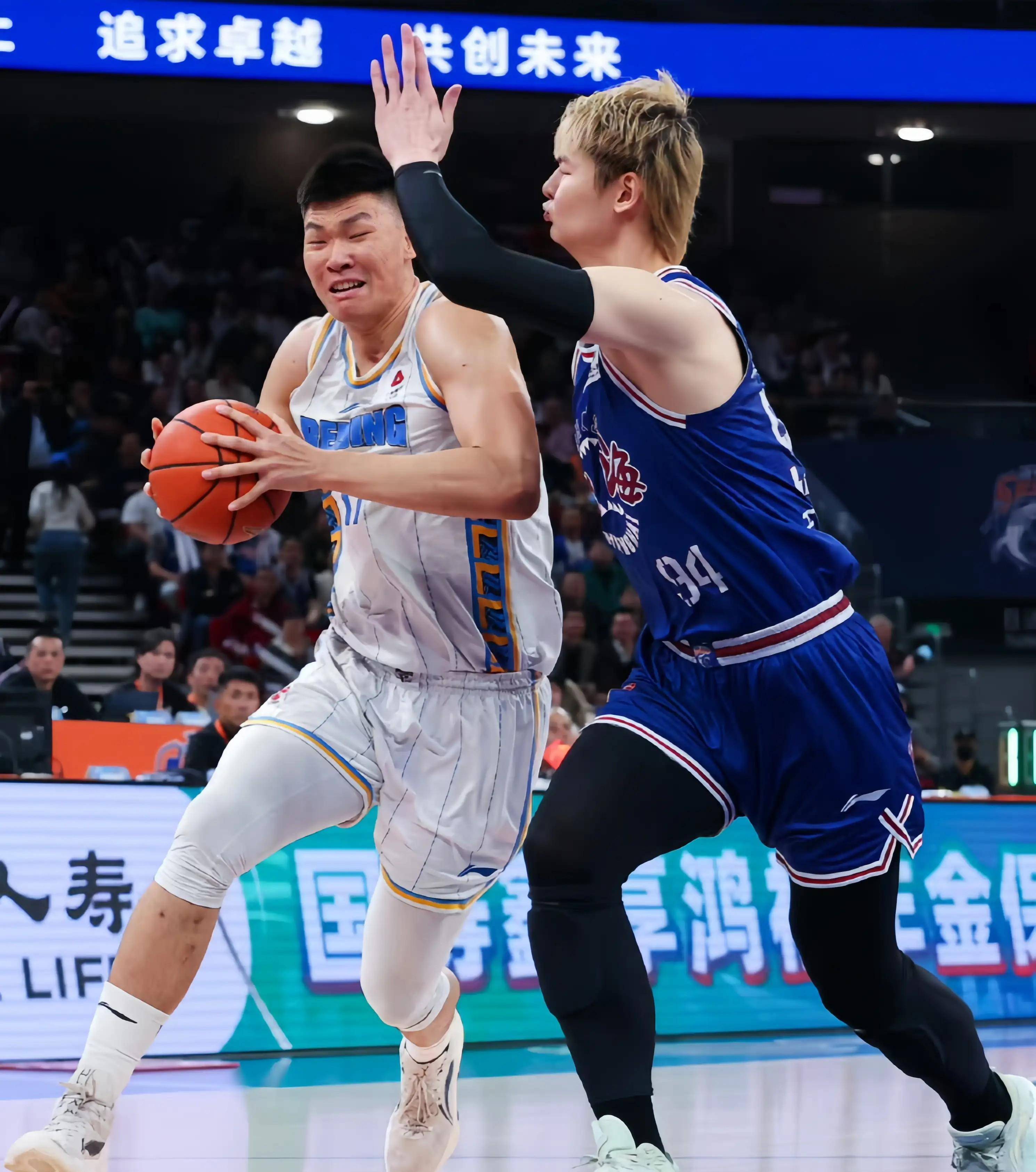 关于广州队艰难战胜新疆男篮，取得悬殊胜利的信息