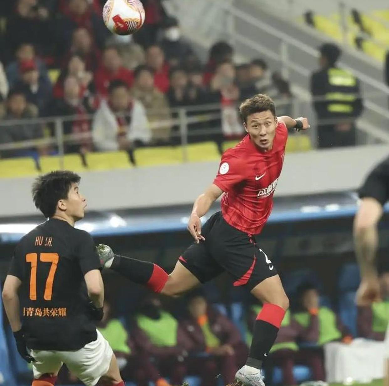 国内足球联赛胜者为王，球场风云变幻的简单介绍