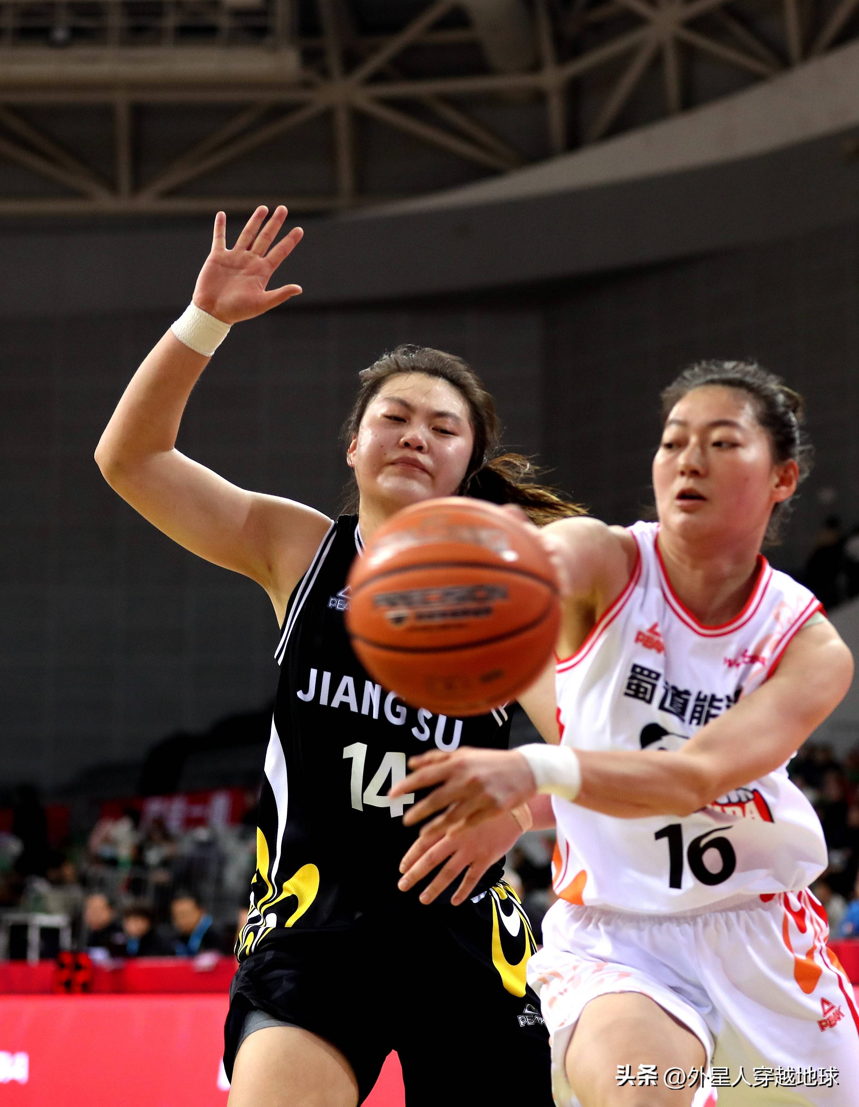 南美女篮赛事火爆开战，双方实力对比激烈的简单介绍