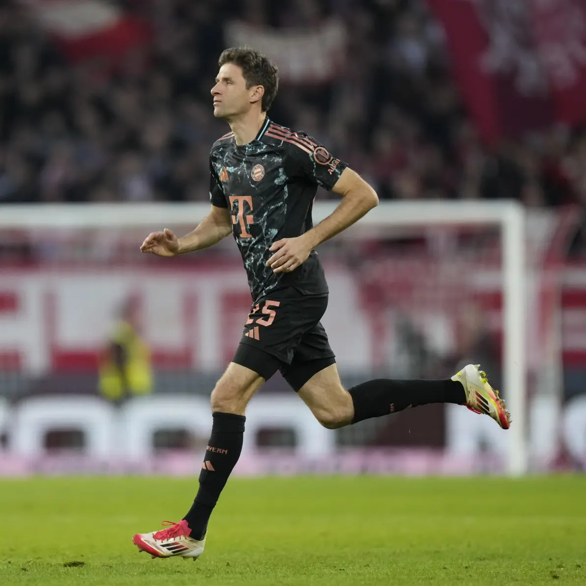 开云体育官网-包含弗赖堡战术有所调整，球队大获全胜的词条