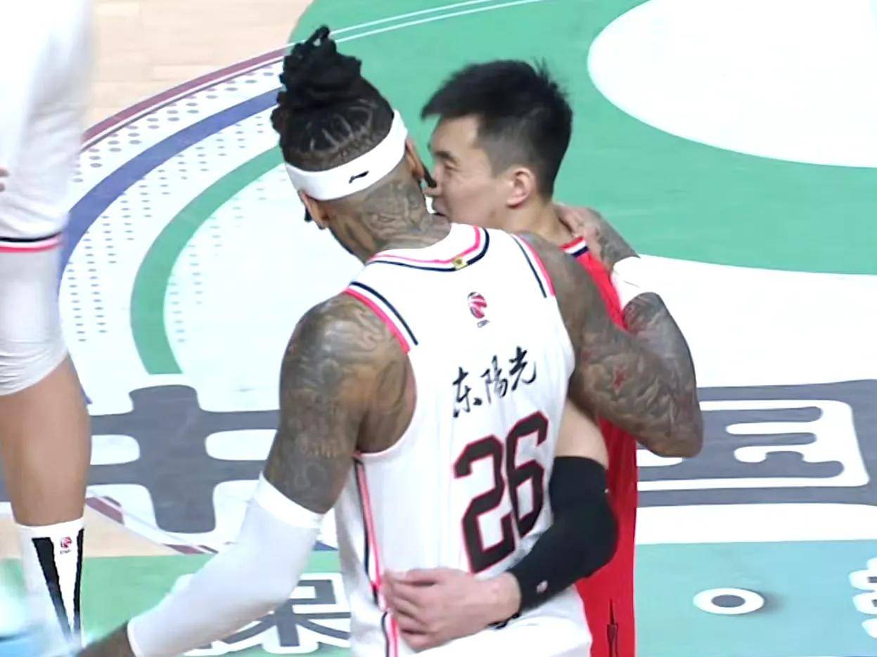 广东男篮豪取七连胜，战绩稳坐榜首位置