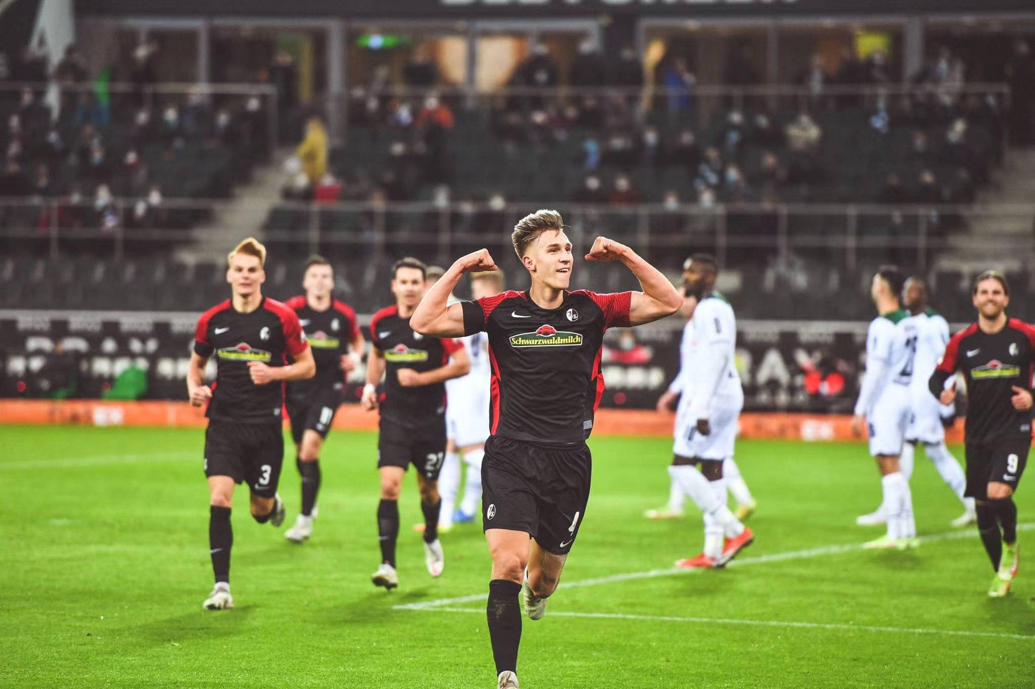 奥格斯堡战维罗纳！德甲劲旅战斗在前线