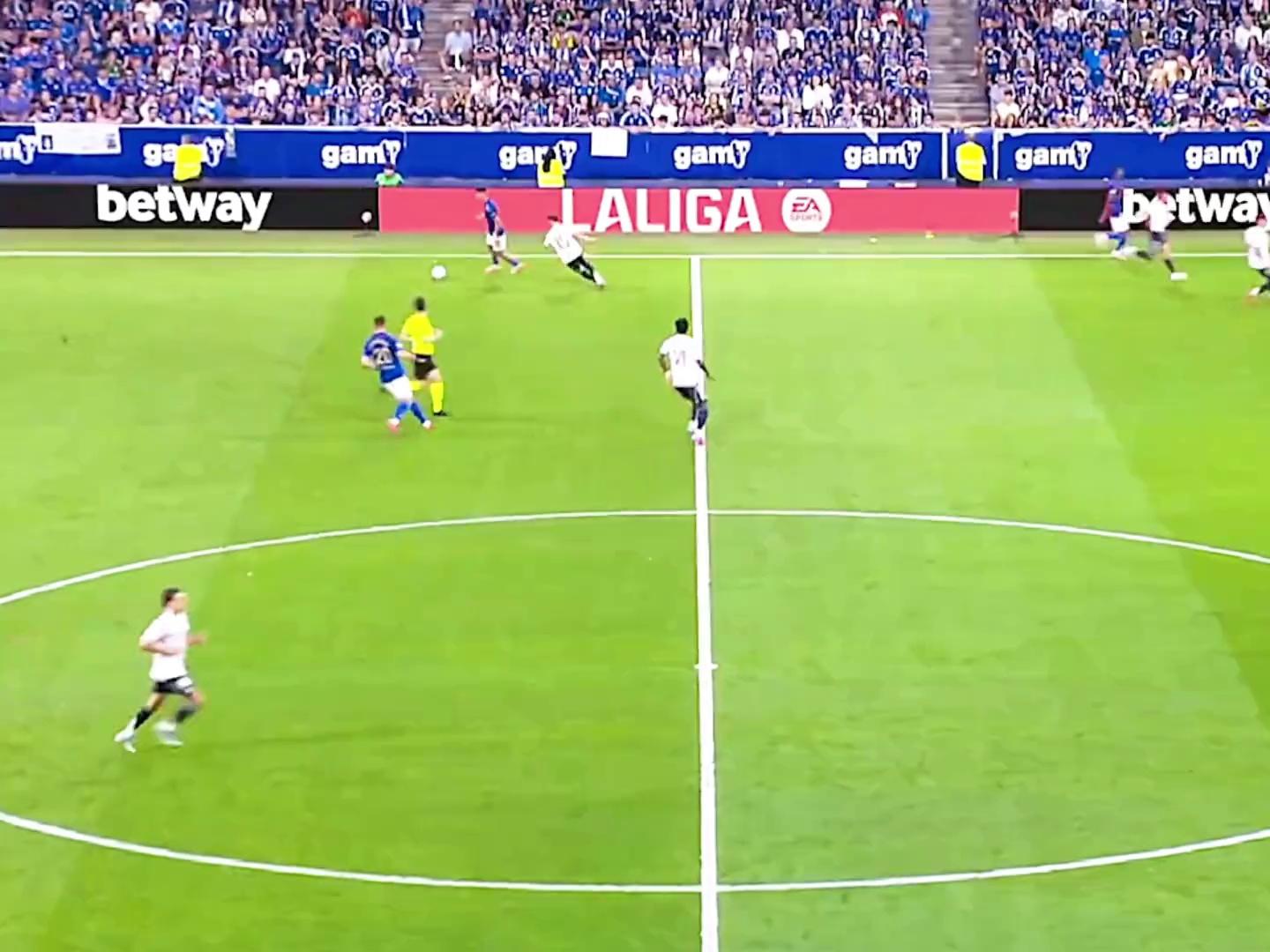 布尔戈斯前锋连场破门，成为球队进攻核心