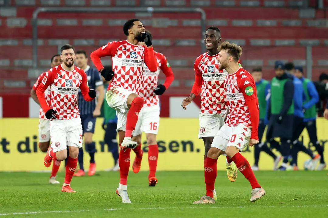 门兴格拉德巴赫面临人员不足难题，或需调整阵容