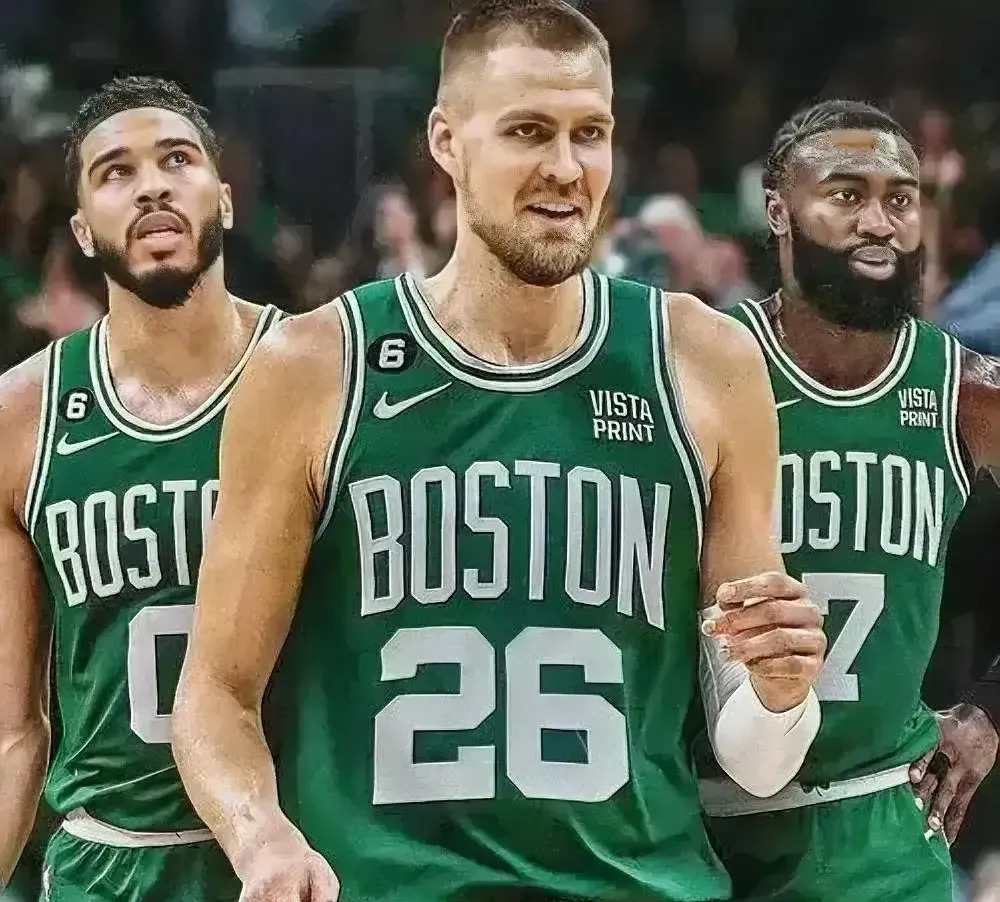 开云体育官网-凯尔特人队逆转活塞队，泰伦卢33分砍垒铁