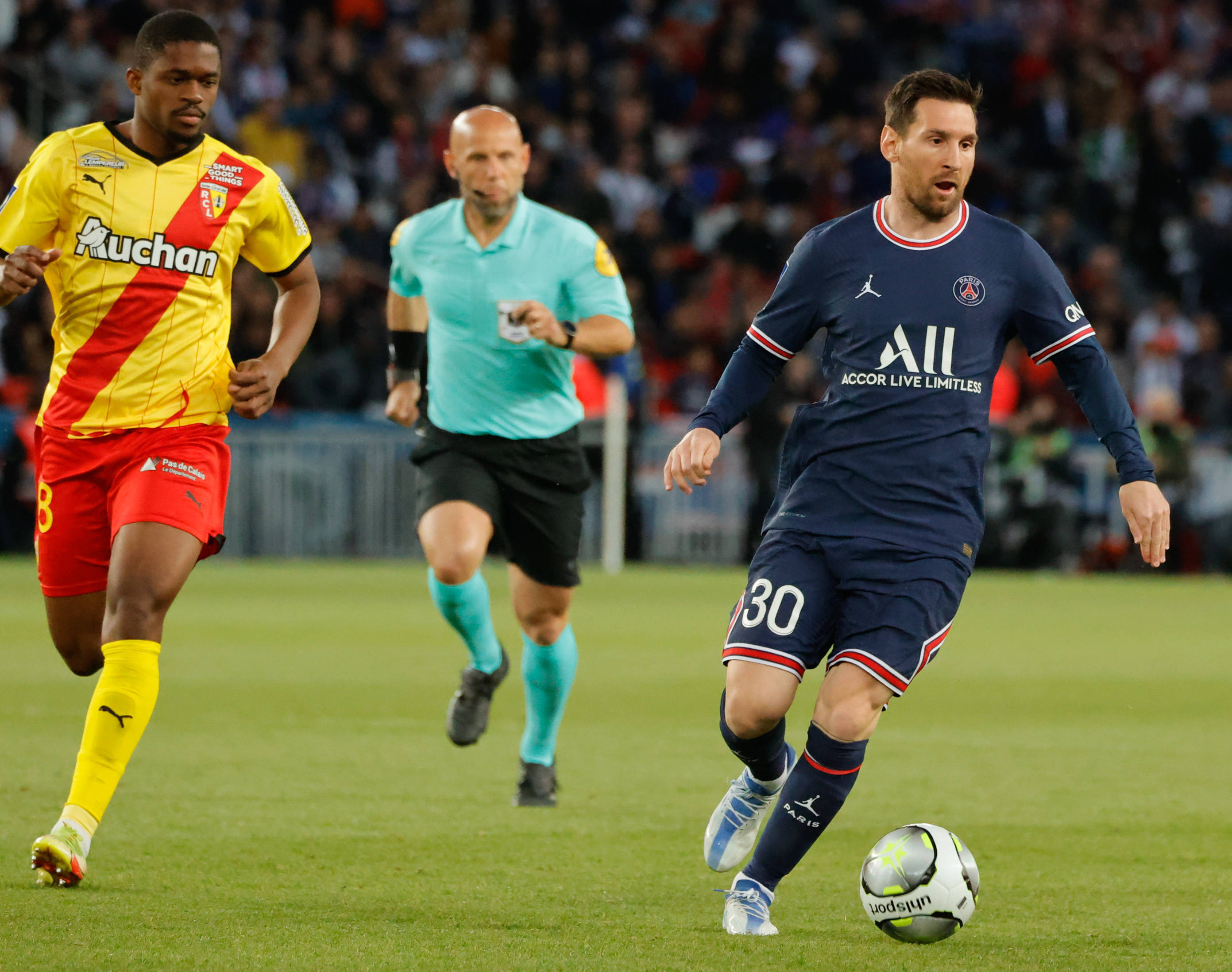 巴贝队战术稳健，法甲比赛反复激烈