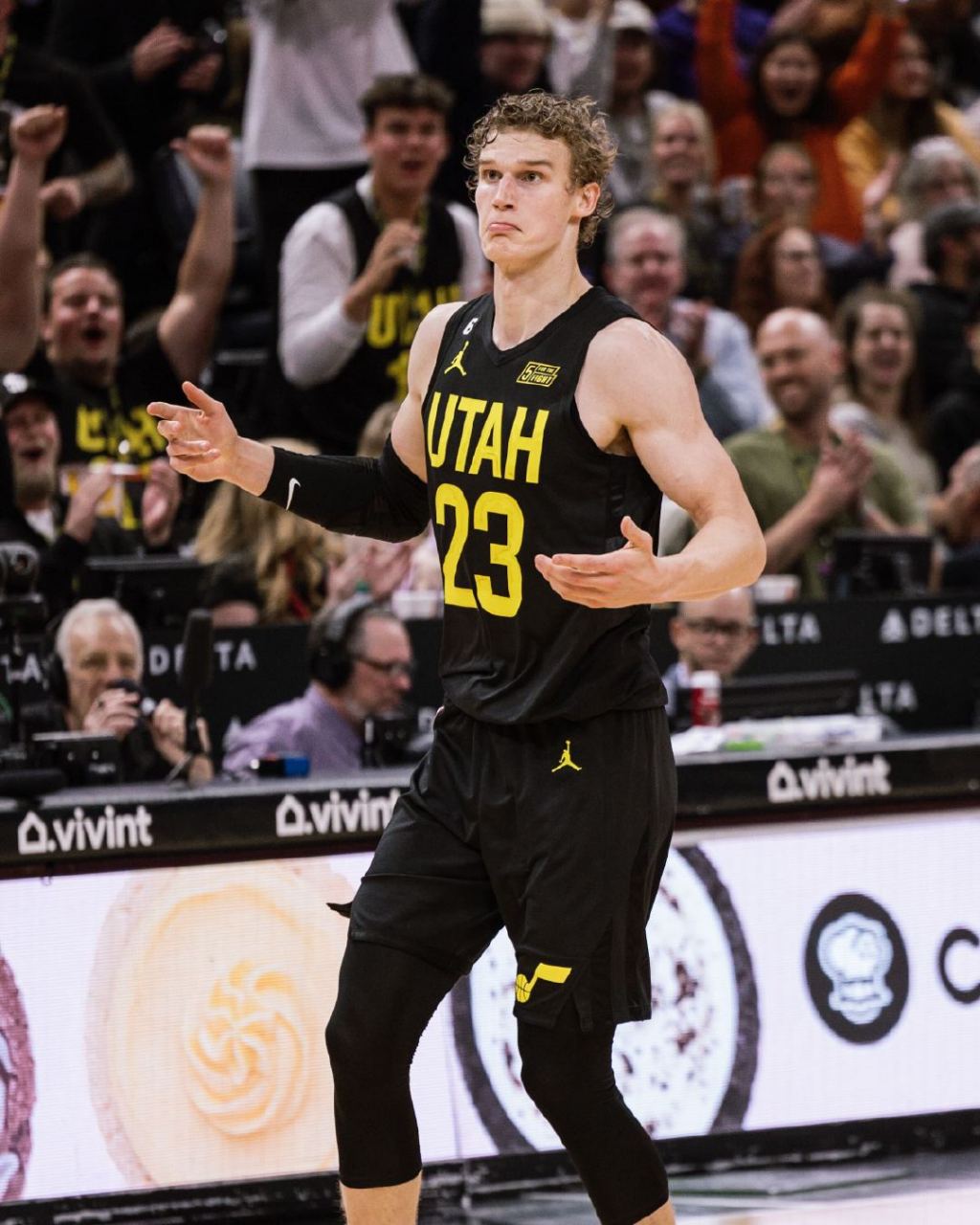 爵士全队实力强大，横扫老鹰取得胜利