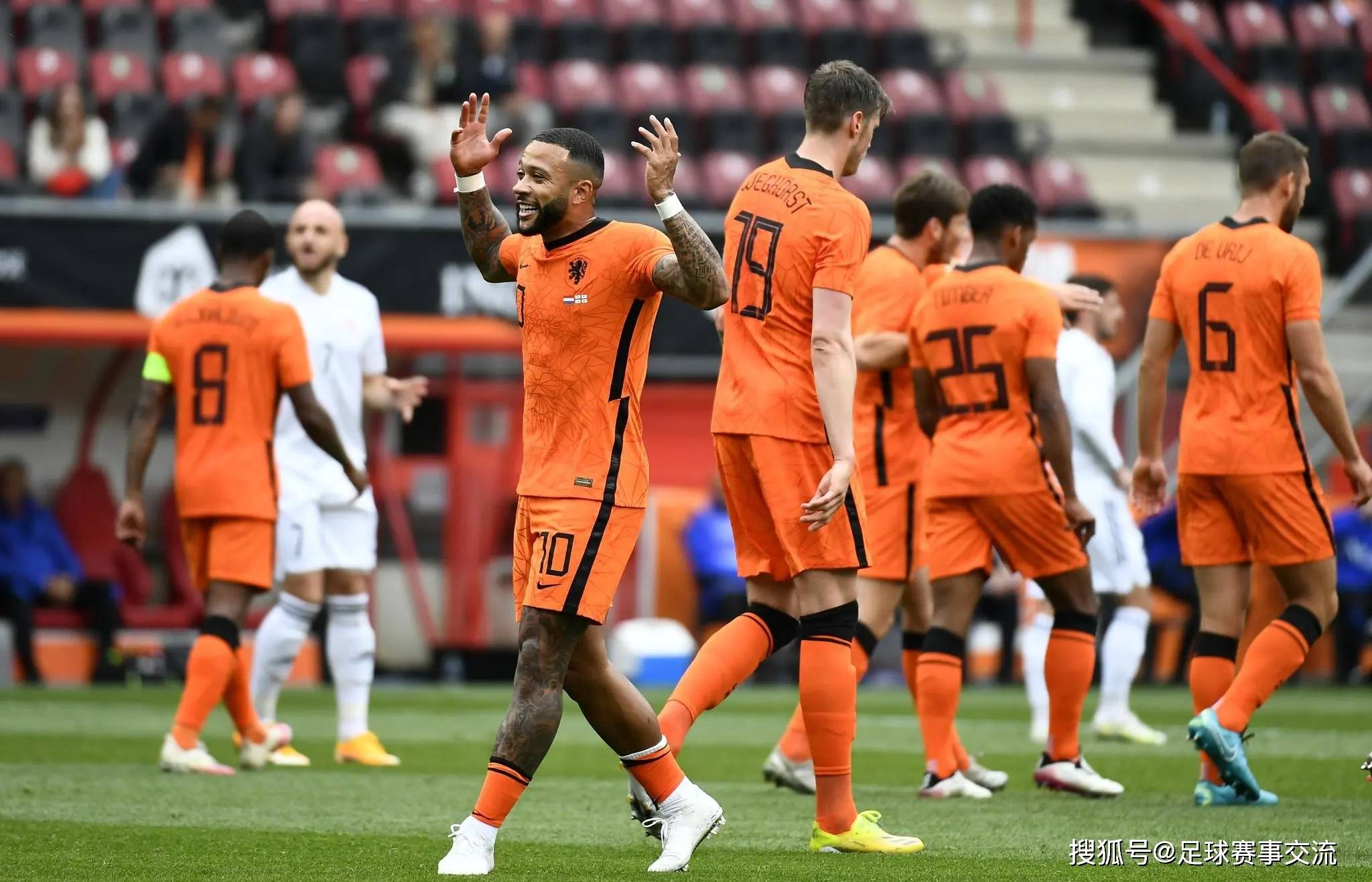 荷兰队大胜汉堡队，取得惊人的胜利