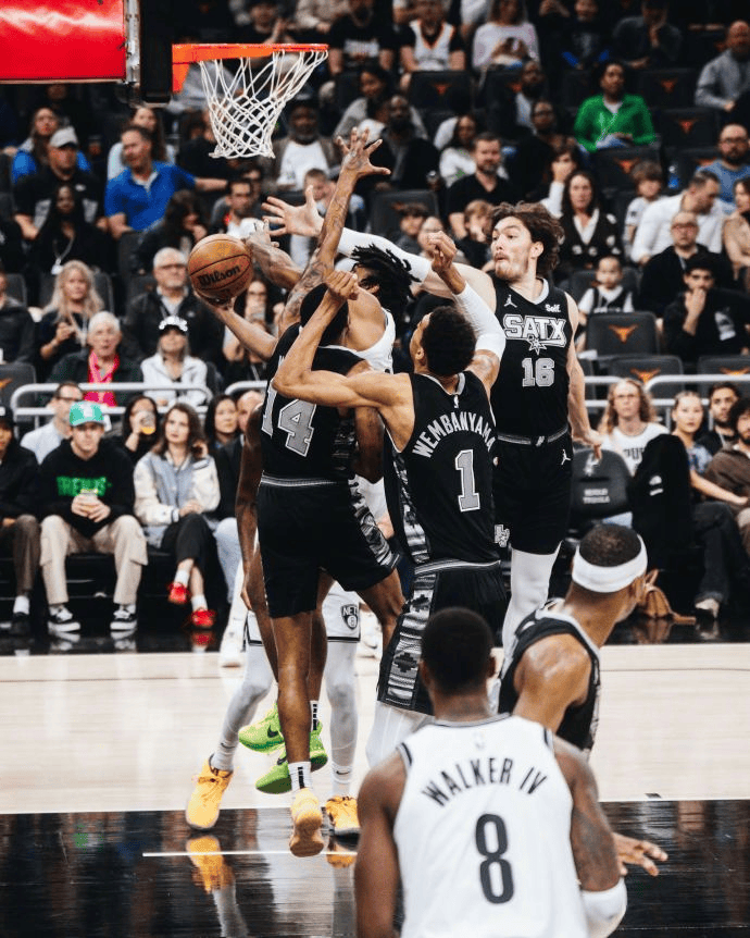 猛龙绝杀骑士，欧文点燃赛场