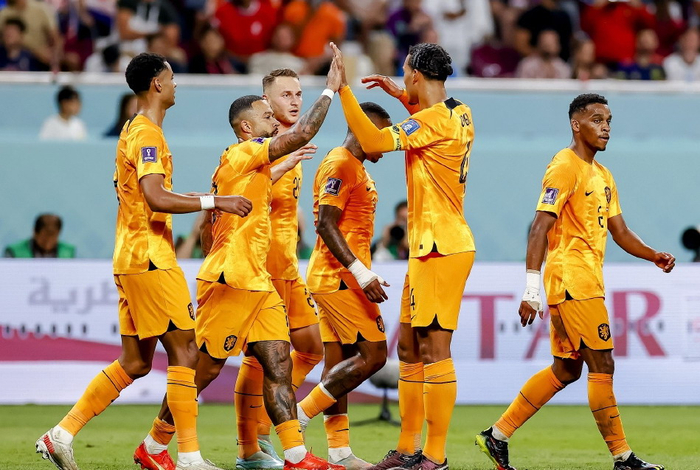 土耳其横扫勒沃库森，戈麦斯扛起全队